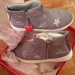 Nina Jacqi youth size 6 Grey Microsuede
